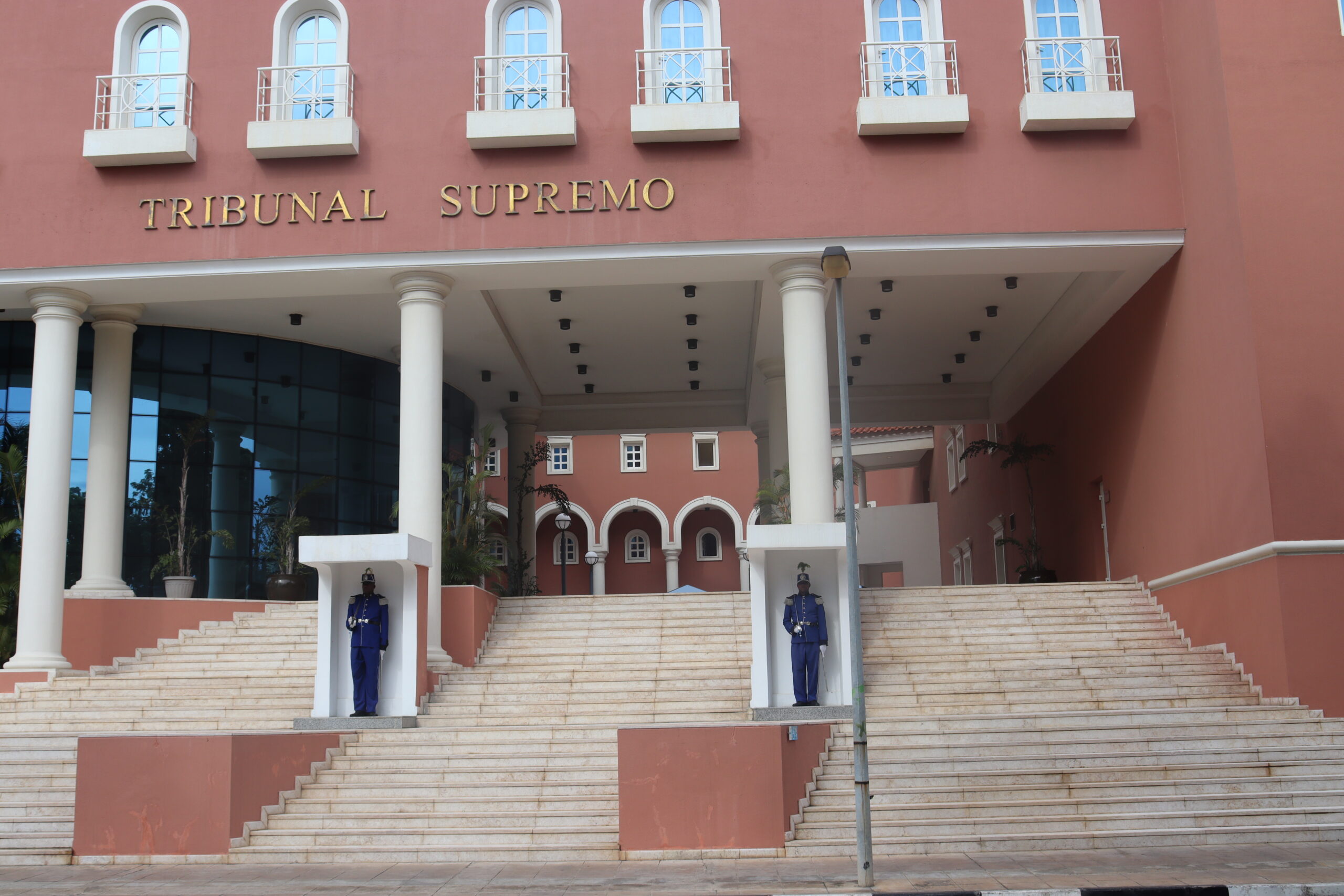 Parece-nos que falta uma gestão coerente para que estes meios estejam disponíveis à disposição dos tribunais” – questiona AJPD