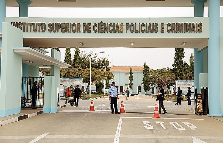Denúncias de nepotismo e corrupção no Instituto Superior de Ciências Policiais e Criminais
