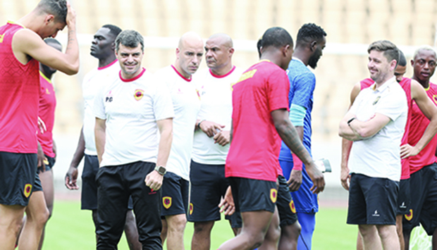 Equipa técnica da selecção embarca hoje para Lisboa