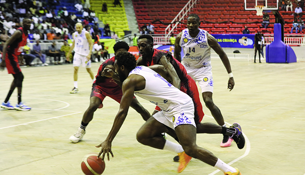 Petro derrota 1.º de Agosto e assume o topo da tabela