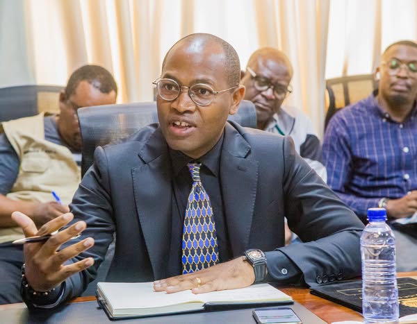 FUMAÇA NA PROVÍNCIA MAIS POBRE DE ANGOLA, JOÃO DIOGO GASTOU DINHEIRO DO PIIM COM AS MIÚDAS.