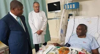 SE UMA MÃO LAVA A OUTRA: CHIVUKUVUKU JÁ ESTÁ A USAR ATÉ ÁGUA BENTA PARA LAVAR AS MÃOS DO SEU GRANDE JOÃO LOURENÇO