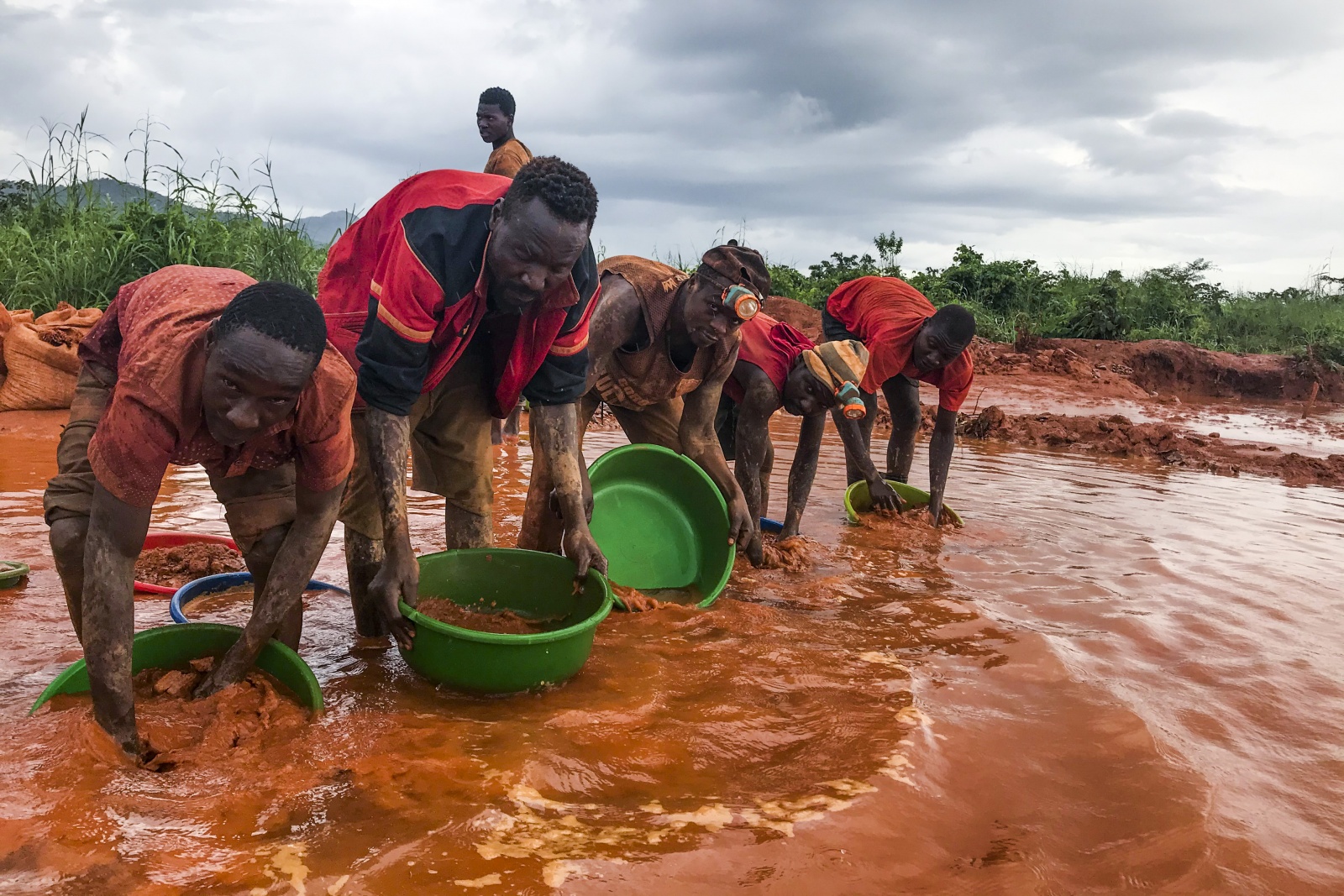 Lutas de Tintas Comprovam a Existência de Compradores de Diamantes na Lunda-Norte