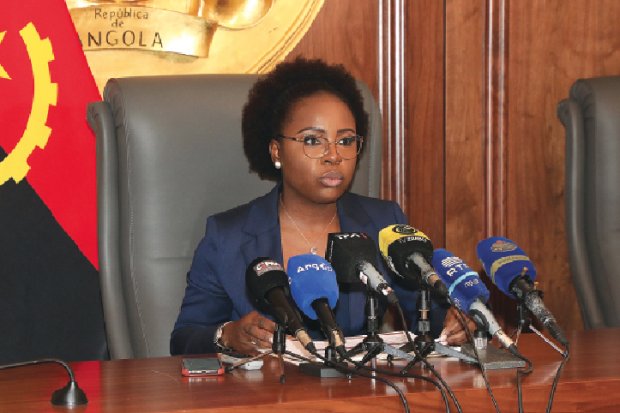 Vera Daves confirmou que serão feitos mais cortes nos subsídios aos combustíveis