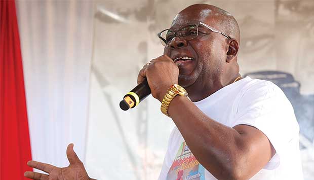 Músicos prestam tributo a Calabeto