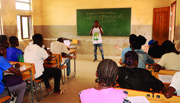 Actores de teatro no Uíge participam em seminário