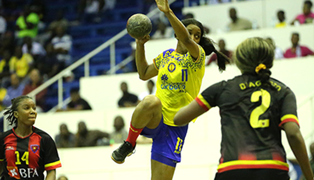 1.º Agosto recebe Petro com foco na liderança