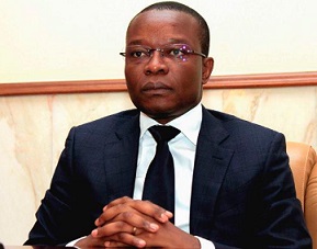 ADÃO DE ALMEIDA DÁ UM TIRO NO PRÓPRIO PÉ