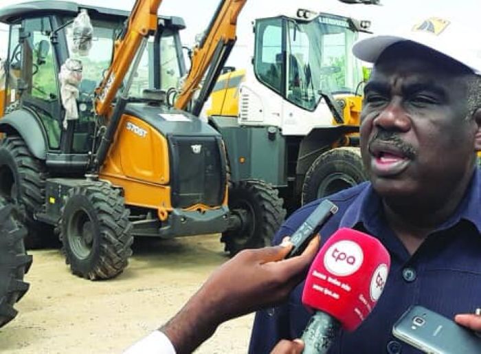 DG do INEA contrata o filho à margem da lei, insere novos funcionários em concursos internos e desconhece patrimónios da empresa