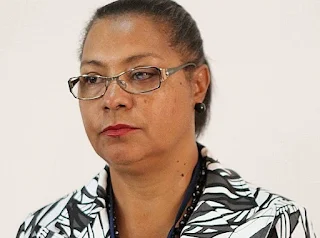 Ministra da Educação trava concurso para favorecer fornecedores estrangeiros