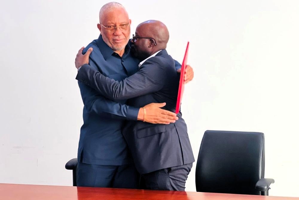 Alves Simões expõe buraco financeiro de 2,4 biliões de kwanzas deixado por Artur de Almeida e Silva na FAF