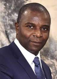 O que é que Edeltrudes Costa pode aprender com Luís Filipe Vieira