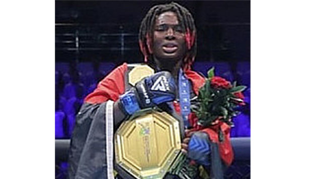 Maria Kitoco recebe medalha da Immaf