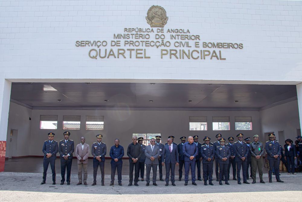 Altos responsáveis do Ministério do Interior sob suspeita de corrupção na aquisição de meios para o Serviço de Protecção Civil e Bombeiros