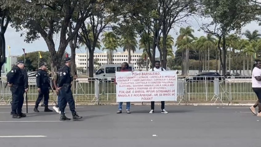 Manifestantes contra presidente de Angola são tirados do Planalto Grupo de 3 homens chamou João Lourenço, que se reúne com Lula, de “ditador”