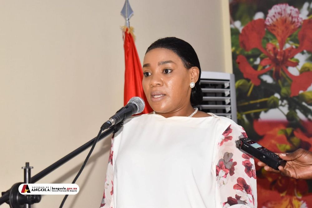 Benguela: PGR conduz à cadeia chefe do Instituto Nacional da Habitação - Gizela Rodrigues é suspeita de corrupção na distribuição de casas nas centralidades