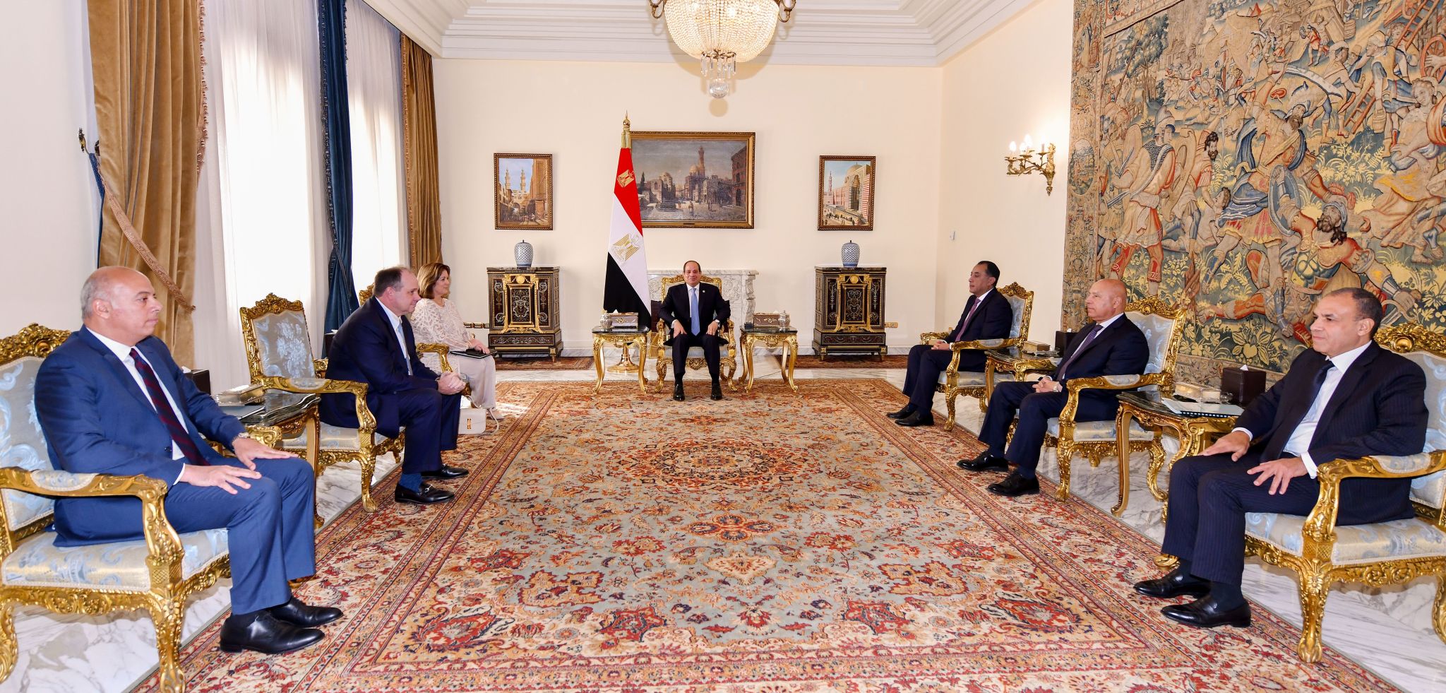 empresários norte-americanos próximos de Donald Trump realizaram o fórum económico no Cairo, recusando-se a participar no fórum de Angola,