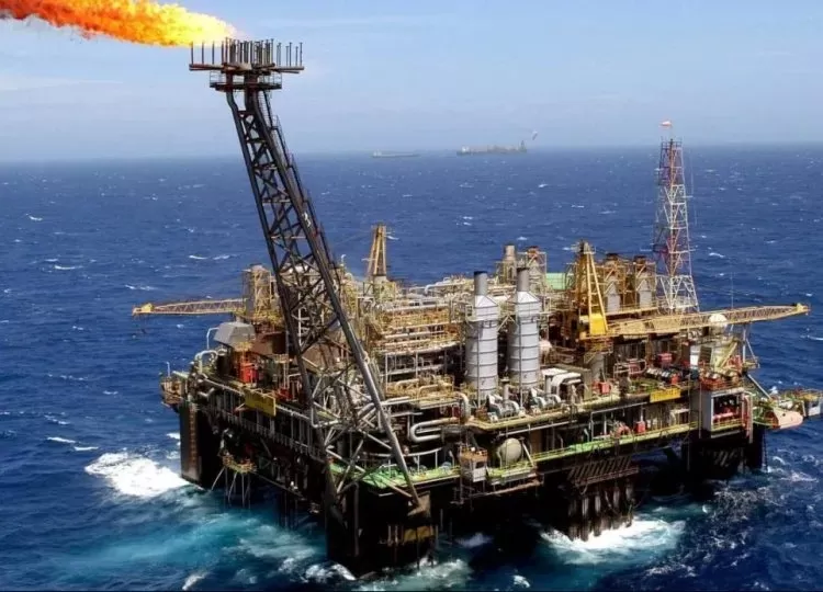 Produção petrolífera em Angola volta a tombar em Maio com um défice de cerca de 150 mil barris diários