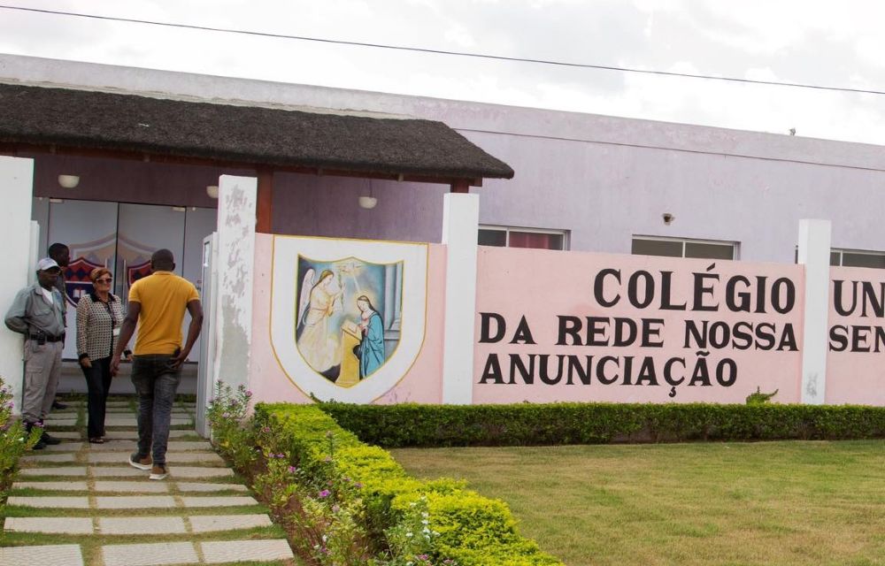 Colégio Nossa Senhora da Anunciação expulsa alunos sem processo formal