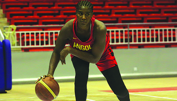 Lesão de Avelina Peso reduz opções de Macedo