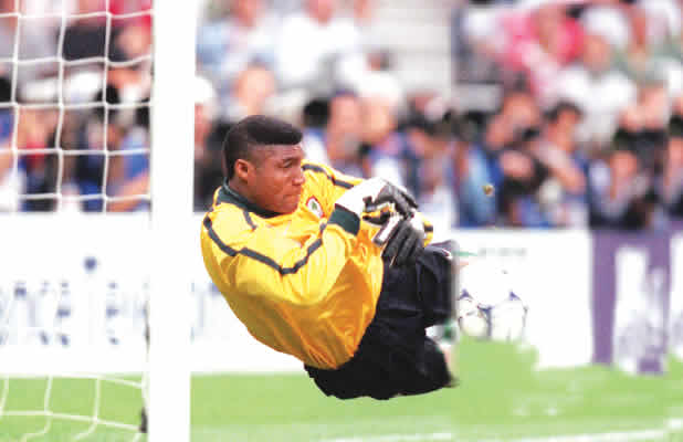 Faleceu histórico guarda-redes nigeriano Peter Rufai