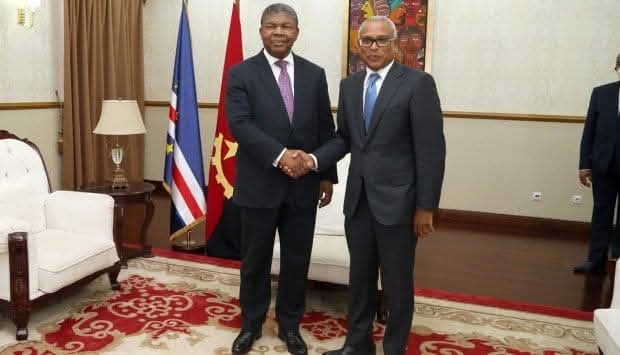 João Lourenço felicita José Maria Neves pelo 50.° aniversário da independência de Cabo Verde