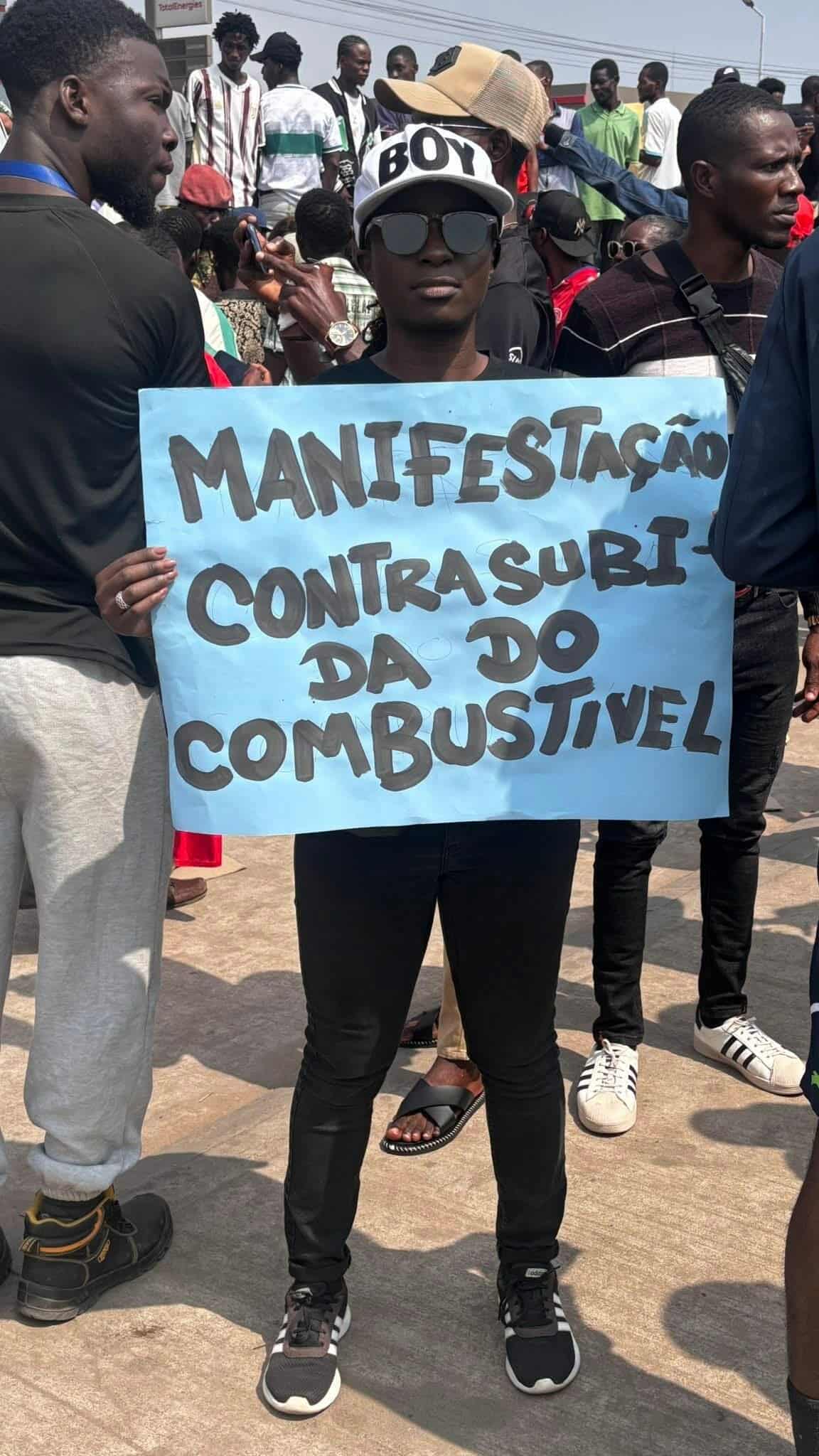 Marcha contra subida do combustível decorre sob presença reforçada da Polícia
