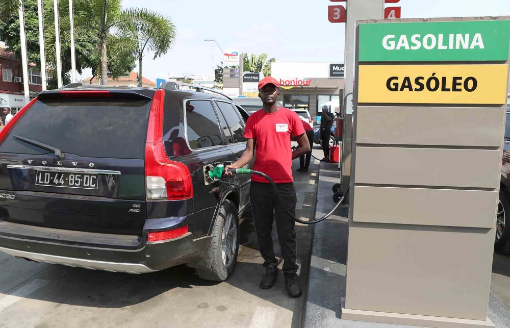 Gasóleo passa a custar 400 kwanzas por litro a partir da meia-noite