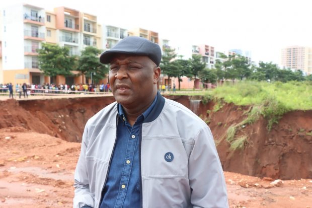 Irregularidades abalam MINOPUH – Carlos Santos acusado de má gestão