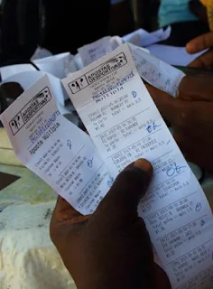 Bater ficha" é a esperança de muitos angolanos para "fugir" à pobreza