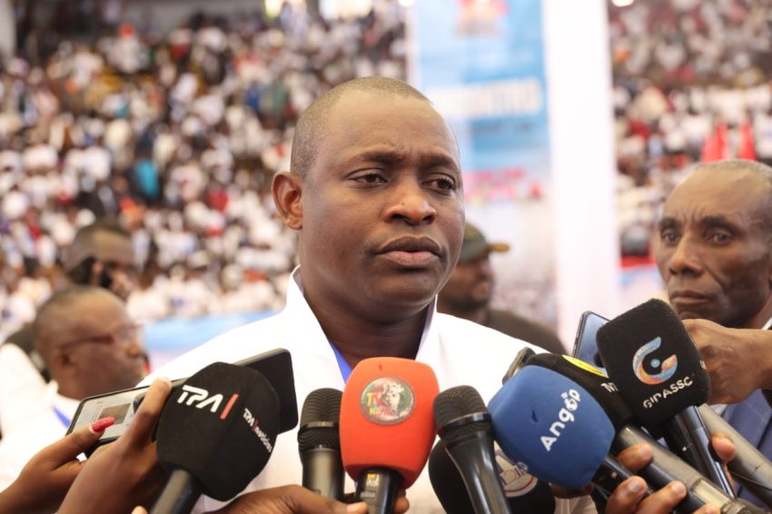 MOVANGOLA: Mais de 15 Mil Angolanos na Cidadela em Apelo à Paz Liderado por Sawanga