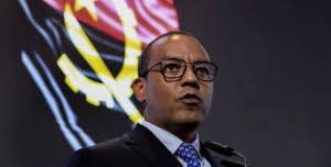 Ministro Angolano Prepara o Terreno para Reformas Económicas em Entrevista Estratégica