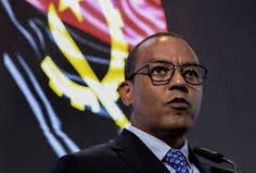 Ministro Angolano Prepara o Terreno para Reformas Económicas em Entrevista Estratégica