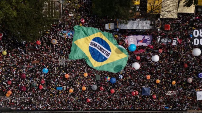 Manifestações no Brasil contra lei sobre a imunidade dos parlamentares