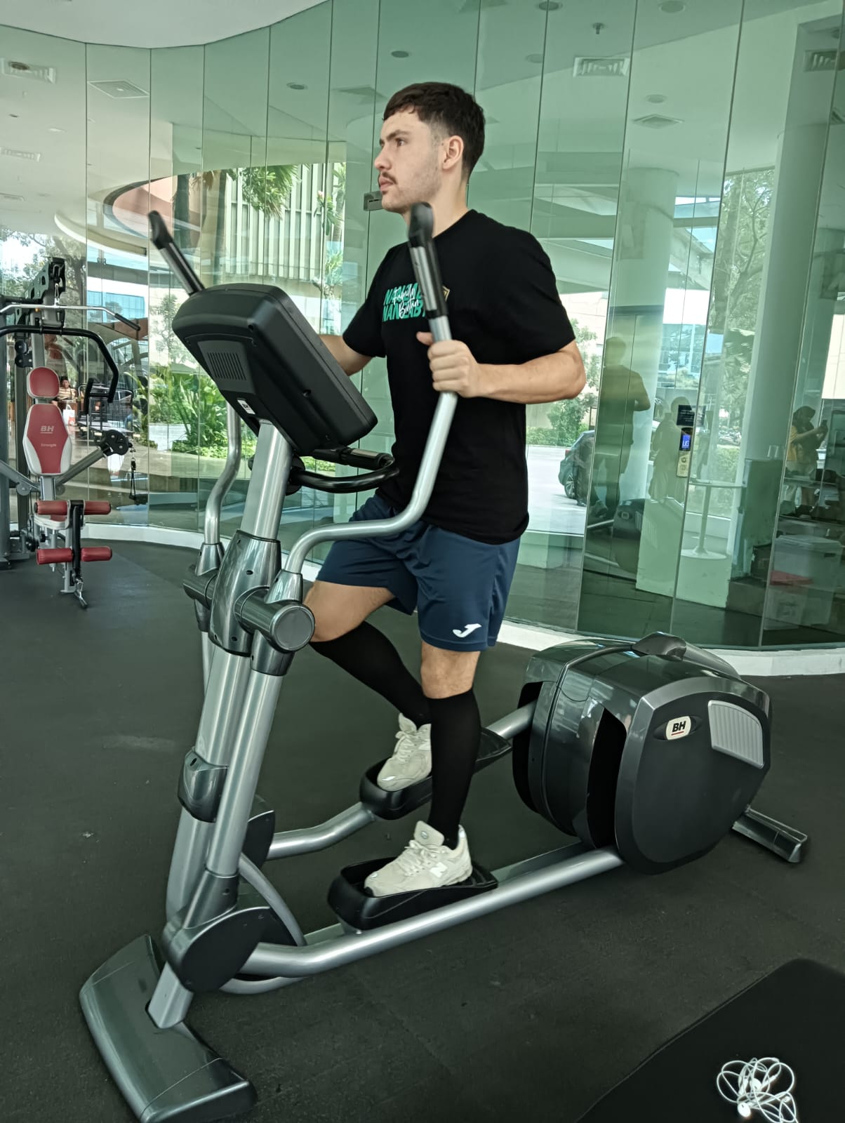 Destaque Internacional: João Ortiz Brilha no Futsal da Indonésia, Enaltecendo a Escola Brasileira