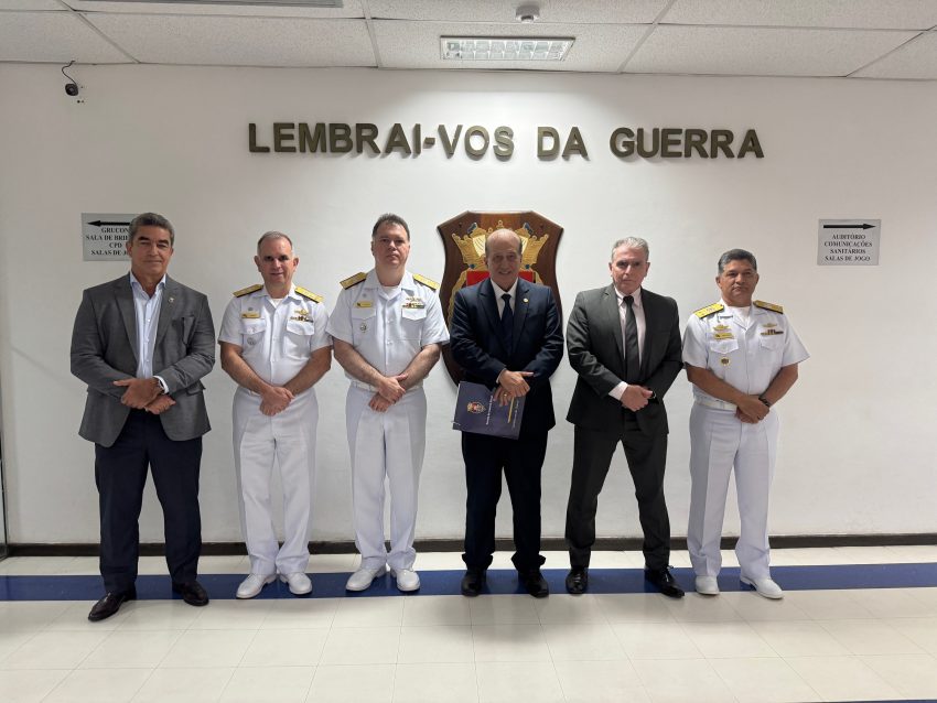 Escola de Guerra Naval recebe Ministro do Tribunal de Contas da União Augusto Nardes