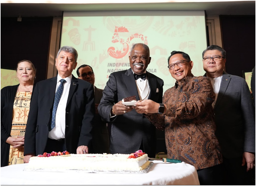 MINISTRO TITO KARNAVIAN PRESTIGIA ARTE ANGOLANA: ENVIADO DO PRESIDENTE PRABOWO CUMPRE AGENDA CULTURAL EM JANTAR DE GALA