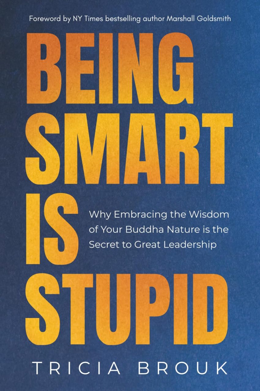 Ser Inteligente é Estúpido, de Tricia Brouk: o que os pontos cegos da liderança revelam sobre poder, presença e responsabilidade em 2026