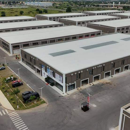 DENÚNCIA: Embargo judicial paralisa projeto “Cidade do Século” há mais de 70 dias e gera denúncias de irregularidades